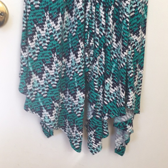 Dress with hankerchief cut bottom - Picture 4 of 4